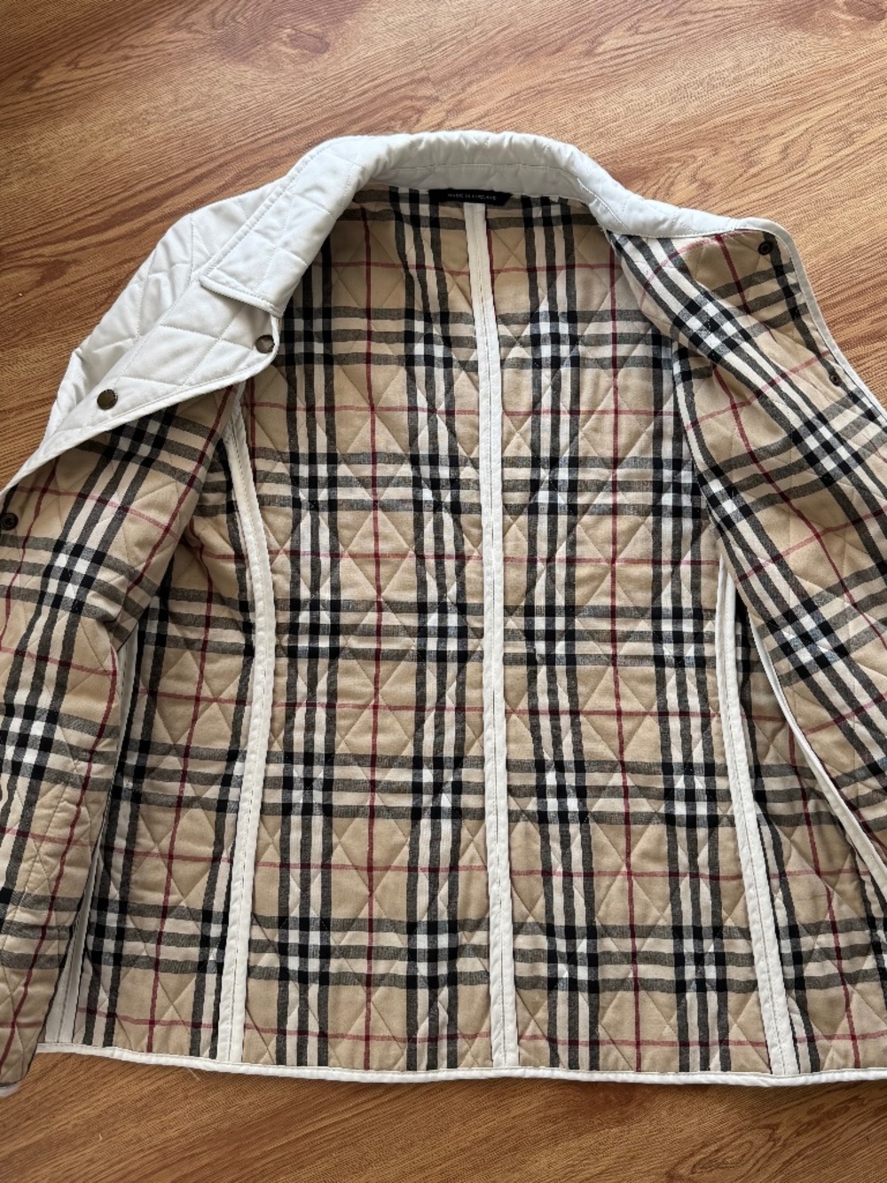 Authentic Burberry quilted coat- signature nova check lined jacket- Size M - Picture 10 of 11